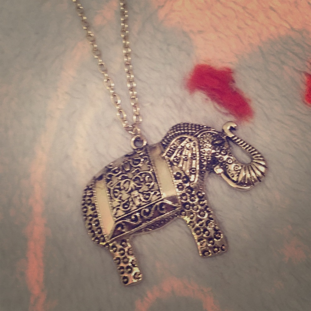 Metal elephant necklace